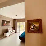 BAL. CAMBORIÚ -- Apartamento Tranquilo e Aconchegante.